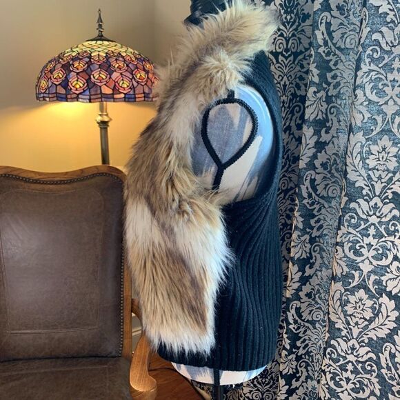 Leo & Nicole faux fur sweater vest PM - Picture 7 of 11